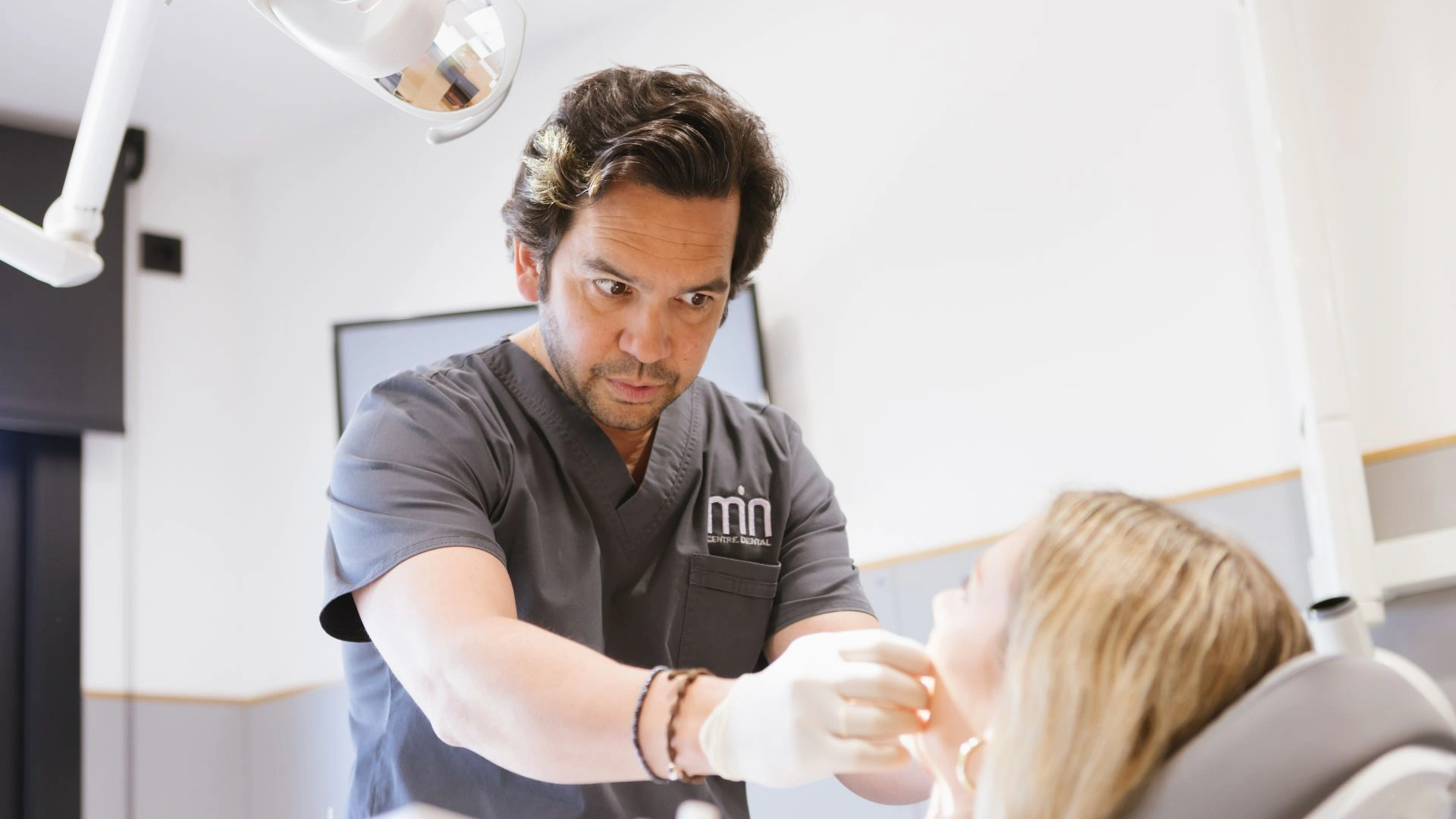 Valoració clínica de roncs i fèrula d'avanç mandibular en una consulta dental